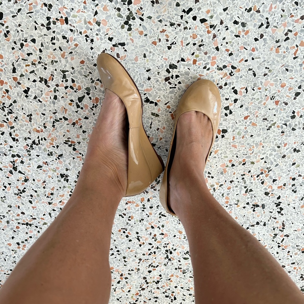 Tory Burch low heel. Size 8 - Picture 2 of 5